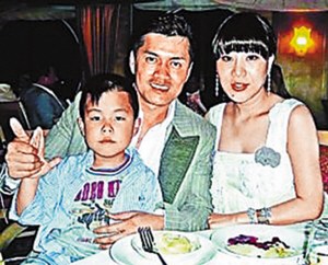 吕良伟和杨小娟结婚后生了个儿子，一家三口很幸福。