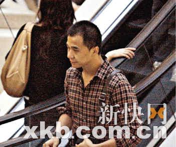 有妇之夫袁先生被摆上台。