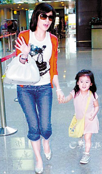 贾静雯跟女儿暂时不用分开（资料图）