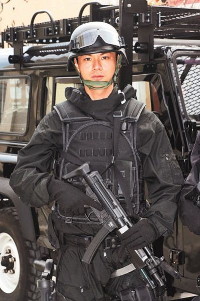 罗仲谦"飞虎"进行射击训练 担心屁股"开花"