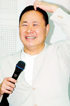 刘镇伟自称周星驰的妈妈 星爷曾扬言要"杀"他