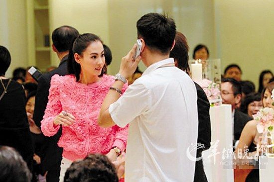 张柏芝孤身一人参加黑人的婚礼