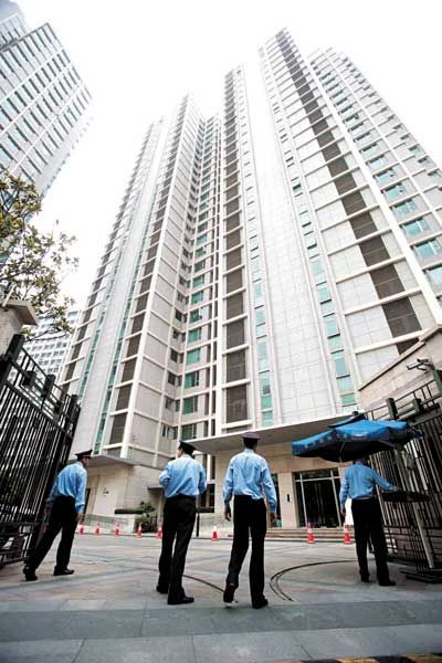 警方赶往事发现场