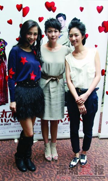 刘若英（中）与桂纶镁（右）、Angelababy（左）一起接受媒体采访。