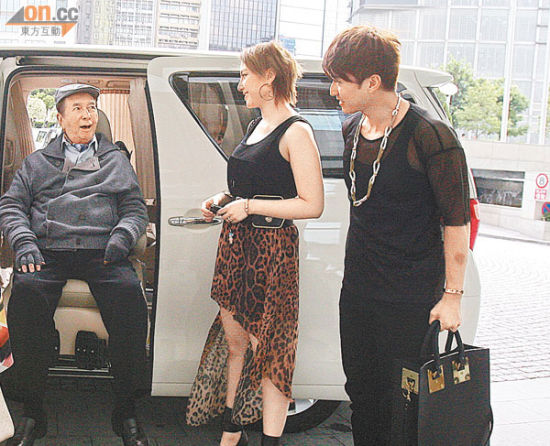 何超云陈山聪陪赌王喝茶过节