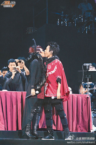 叶佩雯与郭伟亮昨晚宣布了喜讯