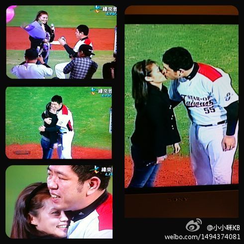 台湾谐星nono球场下跪向小女友求婚成功 图 手机新浪网 台湾谐星nono球场下跪向小女友求婚成功 图 手机新浪网