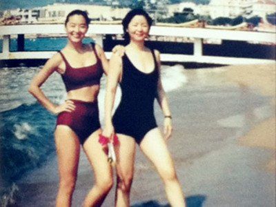 林青霞与邓丽君沙滩泳装旧照