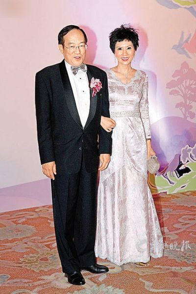 罗慧娟夫妇恩爱亮相