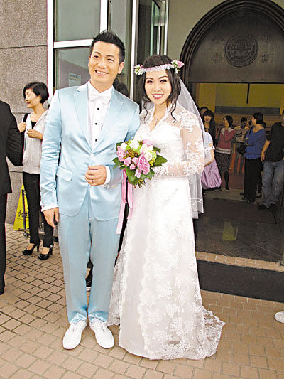 欧锦棠万斯敏纪念结婚15周年 无线高层现身观礼