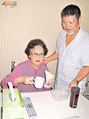 李香琴再度跌倒入院 骨盆受伤股骨开裂