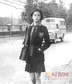 林青霞19岁青涩少女校服照