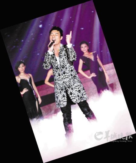 许志安现场高歌