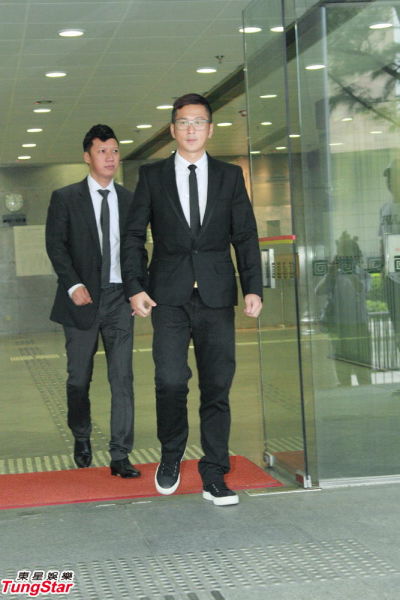 今年四月,香港地下摇滚乐队廿四味成员阿肥与阿杰也因涉嫌于香港某