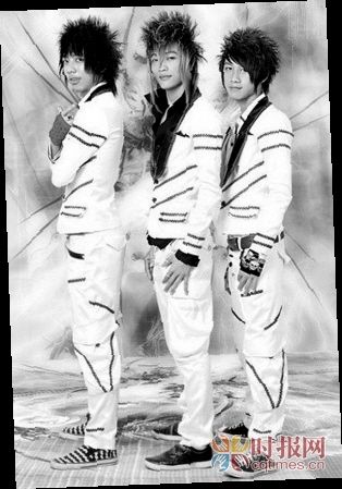 被网友称为“洗剪吹三人组”的照片