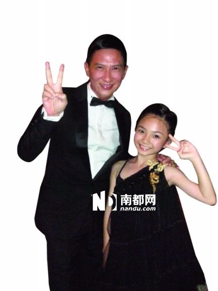 《激战》中的衣服都是张家辉帮馨巧配的。