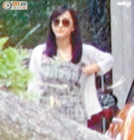 潜水一个月的陈静发福不少。