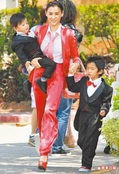 张柏芝和两儿子