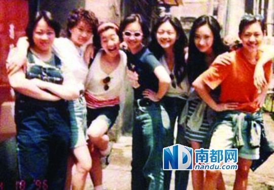 有“七仙女”之称的姐妹团包括阿雅、大小S、范玮琪、范晓萱、吴佩慈和Makiyo，随着生活范围北上，姐妹几个经常在北京相聚，“三五知己坐，淡茶话家常”。