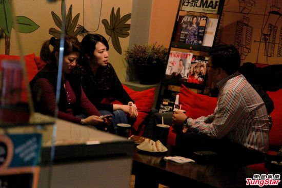 于婕与神秘中年男子约谈