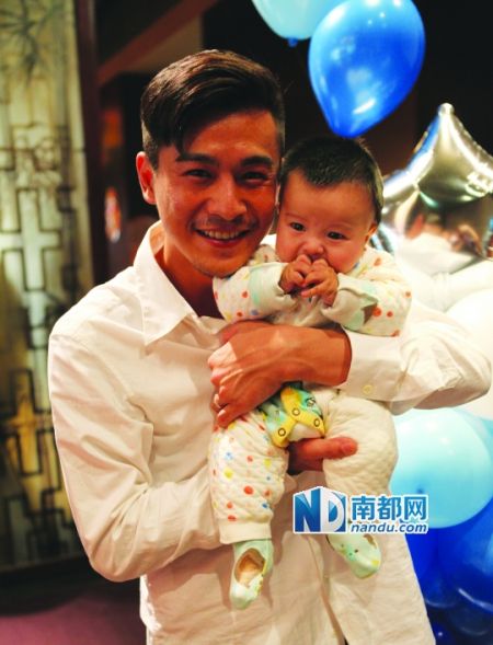 12月8日是乔振宇儿子的百日宴，当日的温馨照片也由乔振宇本人提供，今日南都独家曝光。