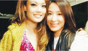 容祖儿在微博上载与杨怡合照。