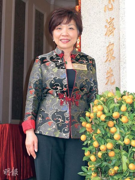 朱李月寄望马年国泰民安