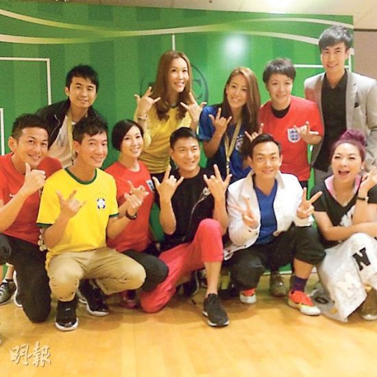 刘德华邀请庄思敏、欧阳妙芝等为歌迷聚会助兴。