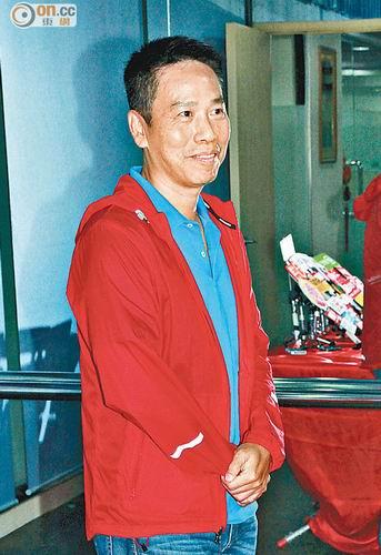 冼国林昨天举行记者会宣布接受杜宇航赔钱解约
