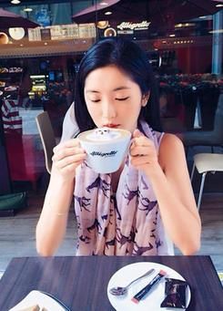 李悦彤再度露面