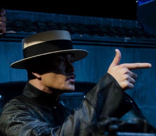 吕良伟亦正亦邪"再战"上海《大世界》