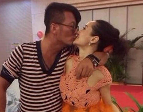 孙兴与骆丽娜热吻