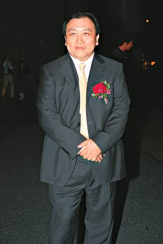 王晶父亲80大寿最喜欢霆锋夫妇送的盆栽组图