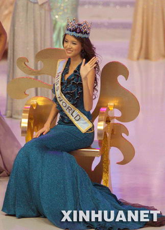 12月1日，中国小姐张梓琳获得第57届世界小姐总决赛冠军。 新华社记者王海京摄