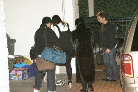 欣宜进姨妈门时跨过火盆