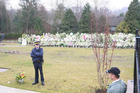 图文:沈殿霞温哥华葬礼--沈殿霞墓地中景