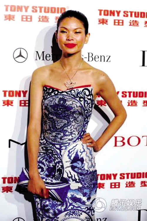 组图:东田造型庆典众星搞怪 型不惊人死不休