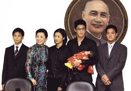 蒋友青（左一） （资料图片）