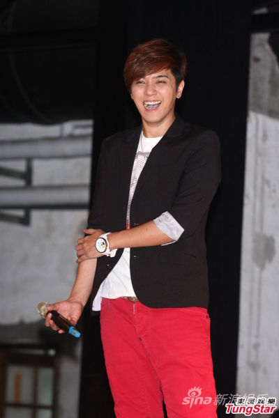 罗志祥开心大笑