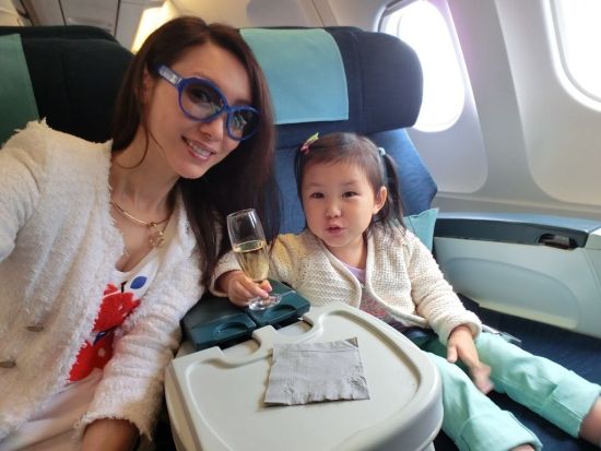 郭可盈与津津母女装温馨可爱