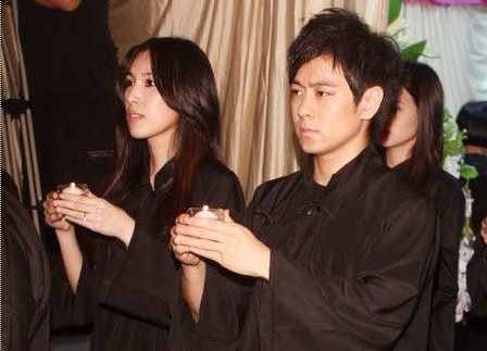 2011年林志颖父亲去世，陈若仪首度以“林太太”身份露面