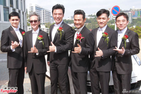 杜德伟结婚时，梁朝伟钟镇涛等曾组豪华伴郎团。