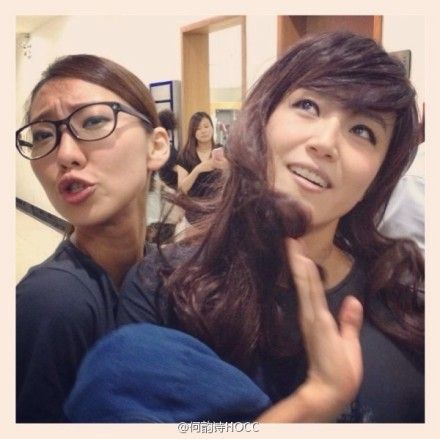 何韵诗戴假长发变妩媚美女