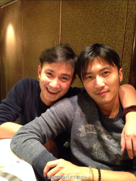 文章谢霆锋合影