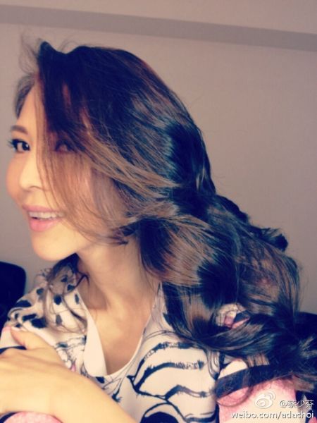 蔡少芬笑容甜美