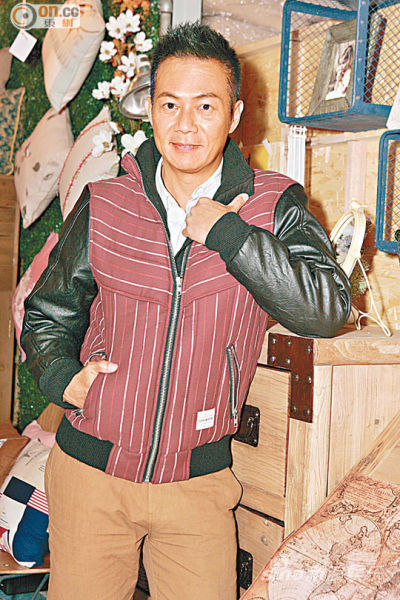 张兆辉昨天在微博上载儿子的童年照