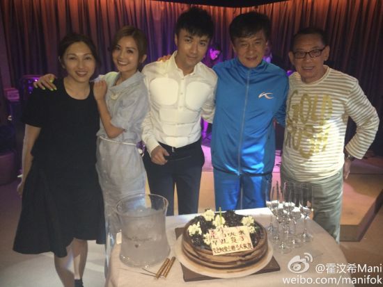 成龙16日晚为古巨基庆生