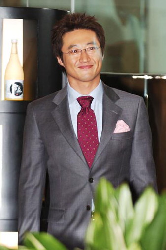 朴信阳迎来出道十周年 歌迷植树为偶像祈福(图)