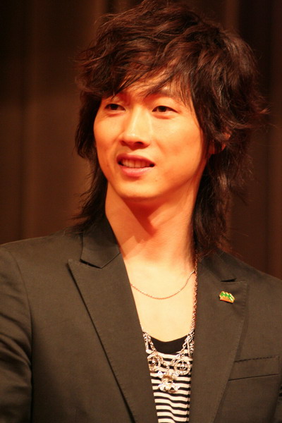 张佑赫参加韩国时尚盛事 颁发岁月无痕大奖(图)