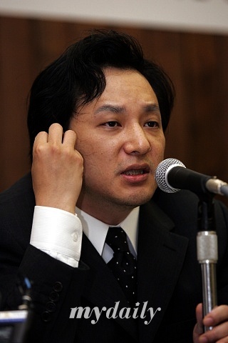 申海哲婚后四年喜得千金 节目中高呼我当爸爸啦